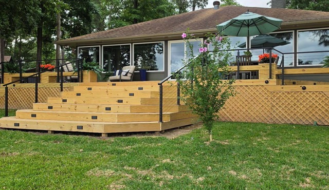Lakefront Experience with Breathtaking Views Throughout