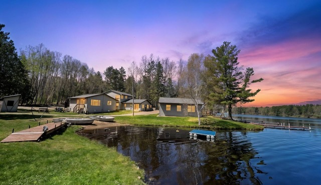 Lakeside Lodging, Multi-Cabin Lake Frontage!