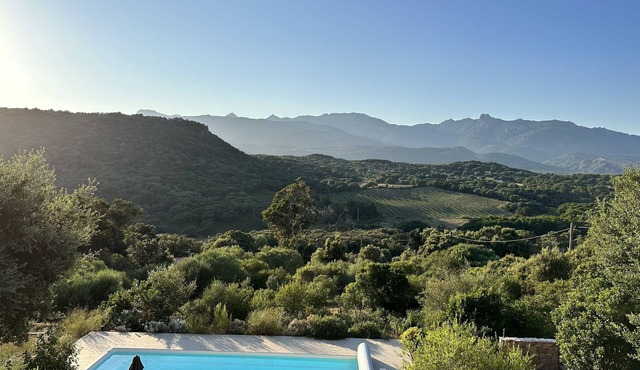 Location D'une Villa Climatisée Avec Piscine et Terrain de Pétanque à Figari