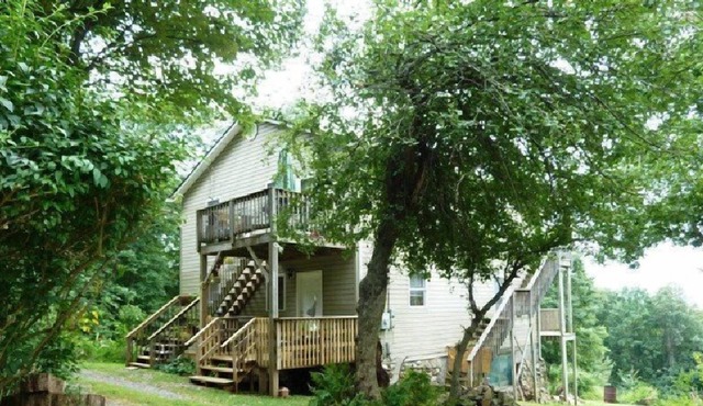 Mountain Roots Lodging