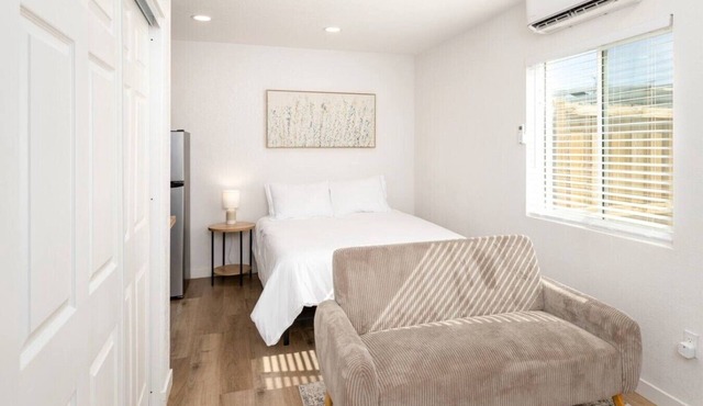 Private, Convenient Studio Apartment