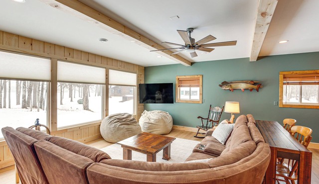Private Dock, BBQ Ready: Lakefront Fifield Home!