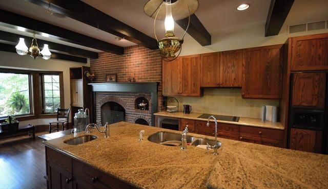 Raspberry Hill Bed & Breakfast at the edge of Ames
