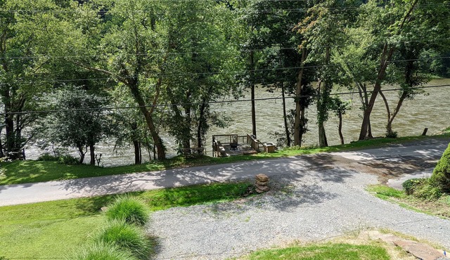 Riverfront Cabin Inside New River Gorge National Park & Preserve w/h New Manager