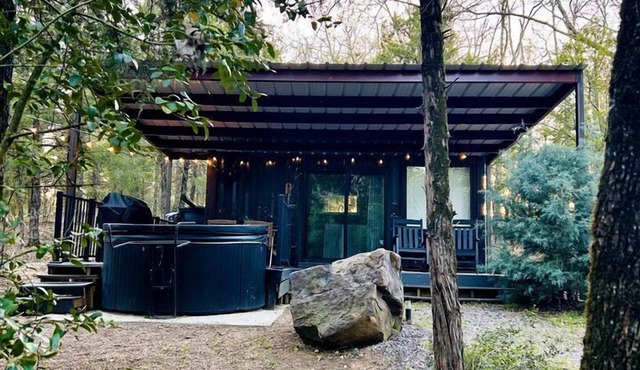 Romantic Container with Jacuzzi Great for a Couples Retreat in Texas in Eustace