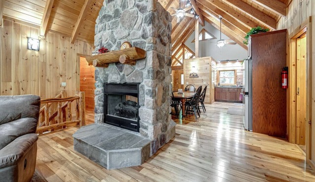 Rustic Mountain Escape w/ Hot Tub
