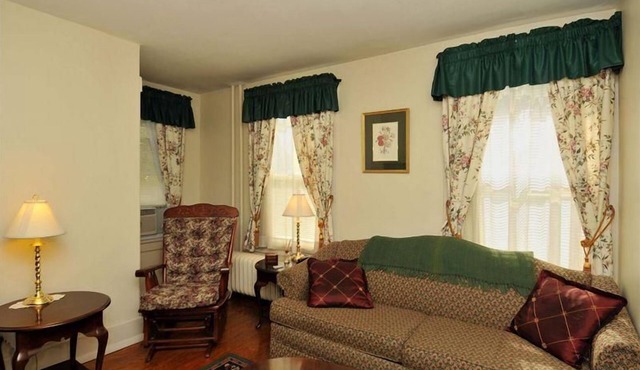 Second Street Suite