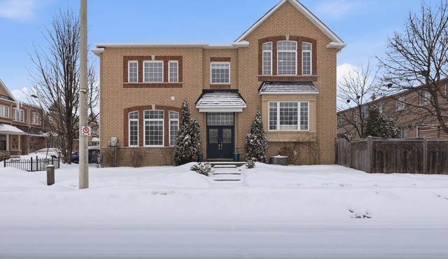 Spacious 3BR Brampton Retreat - Treadmill and Deck