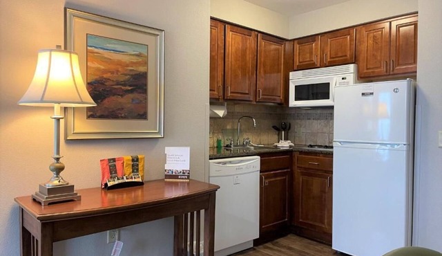 Spacious Accessible Studio w/Walk-In Shower