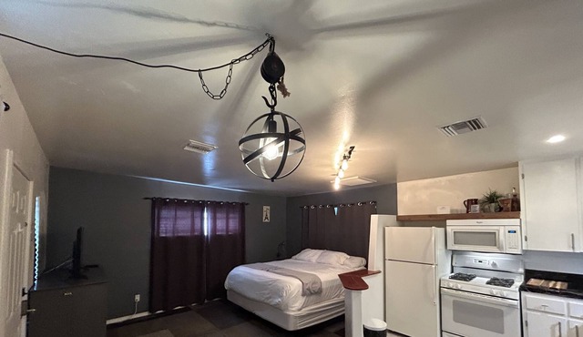 Spacious Cottage with easy access to it all!