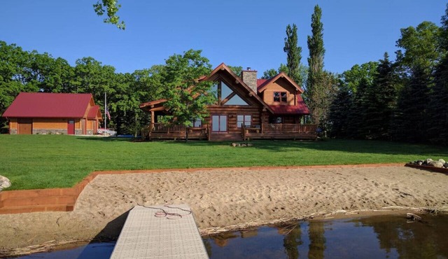 Spacious & Fun Lakefront Gem: Games - Views - Deck