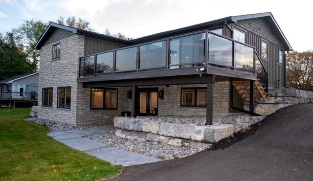 Spacious Lakefront Cottage with Private Boat Launch on Chemong Lake, Near Peterborough, Ontario