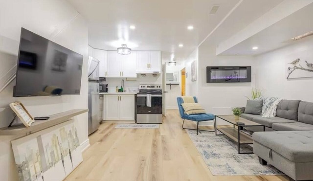 STUNNING & SPACIOUS 1 BEDROOM OASIS