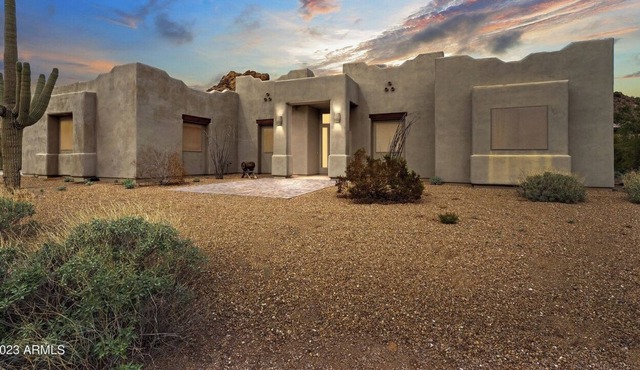 SUPERSTITION Mountains hideaway w/360 views of Mountains and City lights