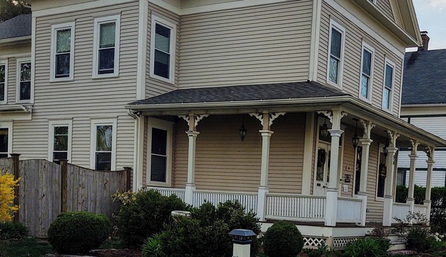 Thompson Extended Stay- Close to everything. Large yard to unwind.
