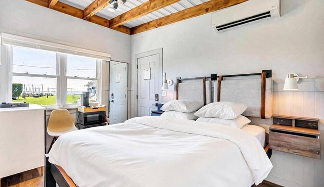 Waterfront studio and more in a Boutique Hotel, Heart of Hampton Bays,.