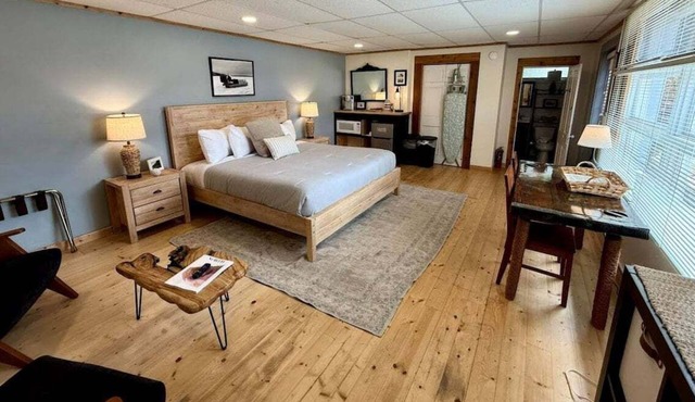 Windsled Studio at Ferry Landing Suites in Downtow