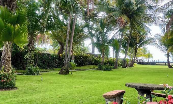 Puntarenas House | Beach Front 1940 retro 3-bedrm house AC/Wifi: Privacy & Comfort in Puntarenas.